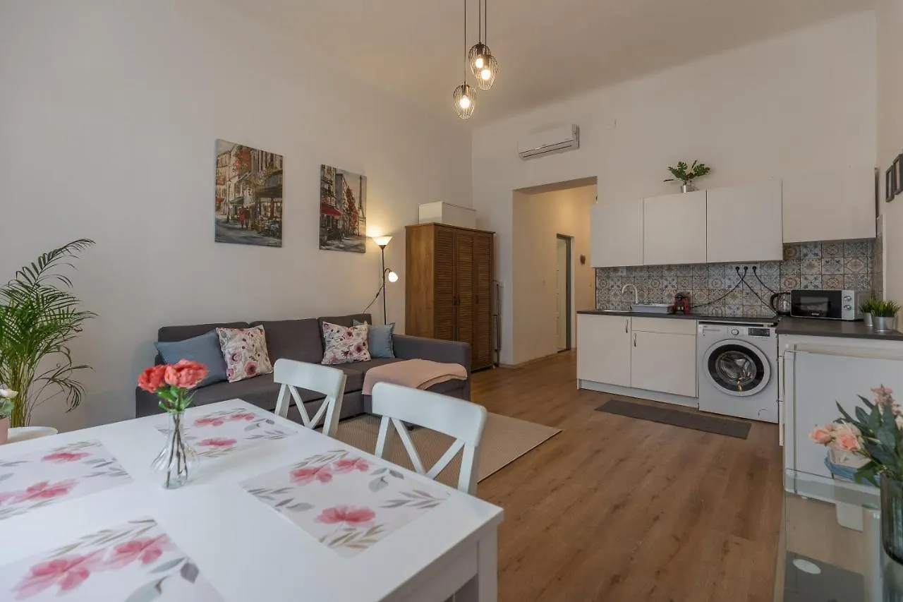 Emily'S Lovely Place Βουδαπέστη 0*,  Ουγγαρία
