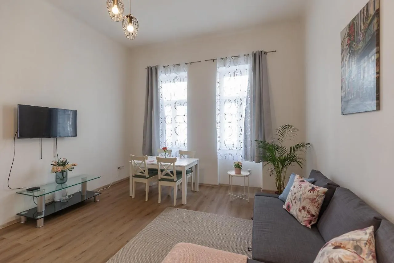 Emily'S Lovely Place Βουδαπέστη 0*,