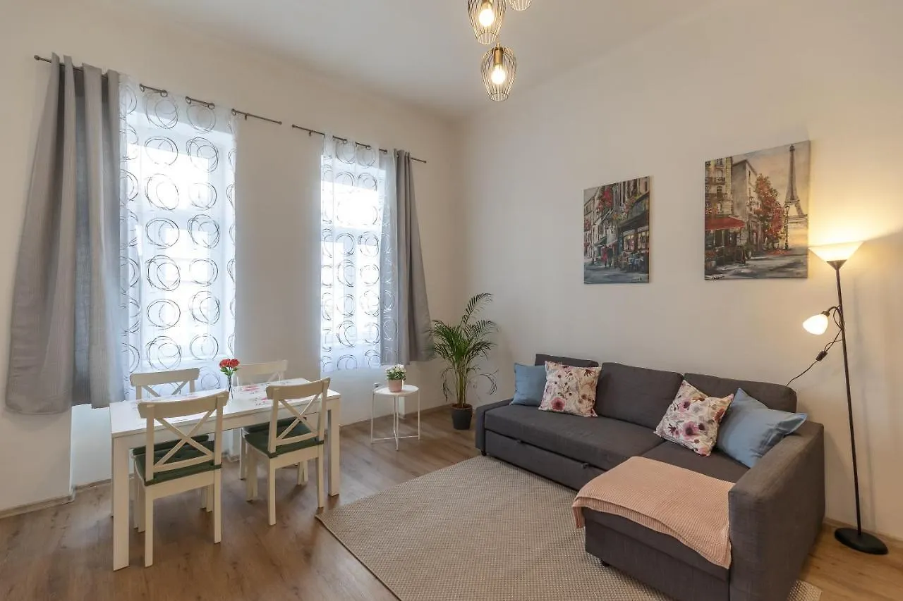Emily'S Lovely Place Βουδαπέστη 0*,
